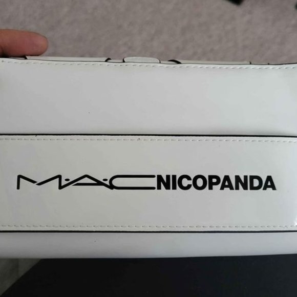 LIMITED EDITION MAC NICOPANDA CLUTCH - Picture 1 of 2